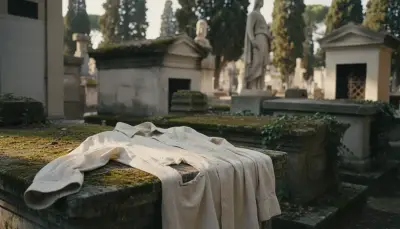Verano, camicia bianca abbandonata al Pincetto: cresce l’allarme profanazioni
